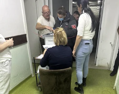 Gazetari Vitija publikon foto: Po vazhdon votimi në QKUK, në Klinikën e Pulmologjisë