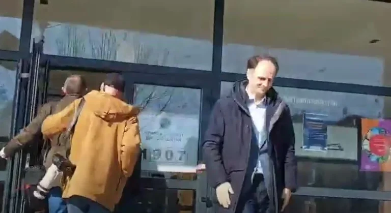 Hajredin Kuçi, i vetmi prej të akuzuarve në Hagë që voton në Kosovë (VIDEO)
