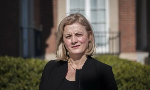 Gjuha e pabesisë në Parlament, dëmtoi rëndë viktimat e dhunës seksuale gjatë luftës, thotë Rushiti