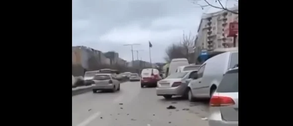 Aksident mes shtatë veturave në Prishtinë, lëndohen pesë persona