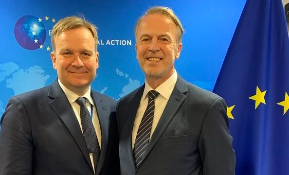 Shefi i Zyrës së BE-së takohet me emisarin e ri të dialogut: Përvoja e tij do të ndihmojë në avancimin e marrëdhënieve