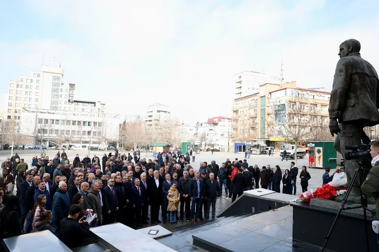Haradinaj pays tribute to Zahir Pajazit, Edmond Hodza and Hakif Zamenu