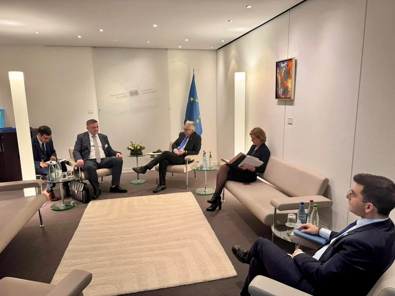 Le président de l'Assemblée parlementaire de la CE accueille la réunion de Sali Bislimi, ce dernier sollicitant l'appui du Kosovo