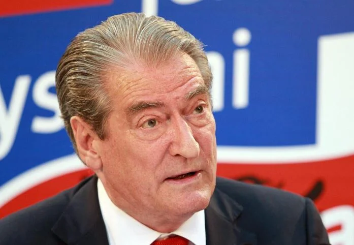 Sali Berisha humb Apelin, mbetet “non grata” në Britani