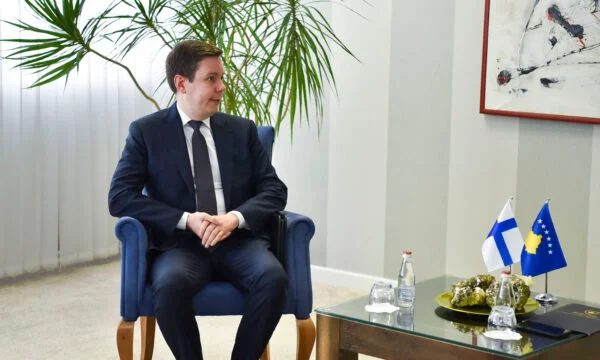 Ambassadeur de Finlande : Le Kosovo pourrait atténuer l'impact des pressions extérieures, renforcer ses fondements démocratiques