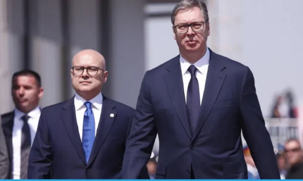 Fonctionnaire : démission du Premier ministre serbe