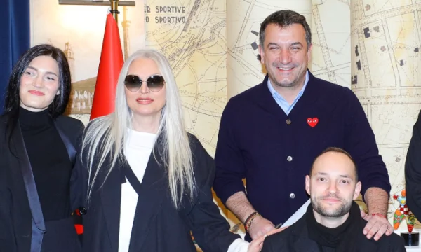 Anna Oxa bambini ottenere cittadinanza albanese