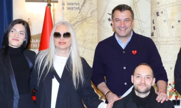 Anna Oxa enfants obtenir la citoyenneté albanaise