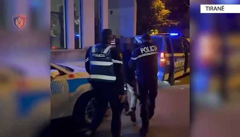 Padre e figlio arrestato a Tirana, prese una pistola e cocaina dose