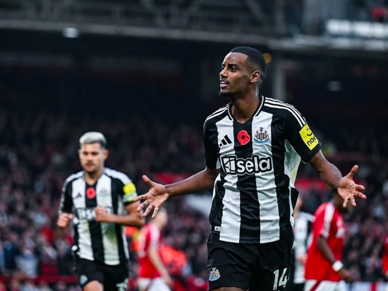 Arsenal a près de 100 millions pour Alexander Isaac, Newcastle veut un contrat continu.