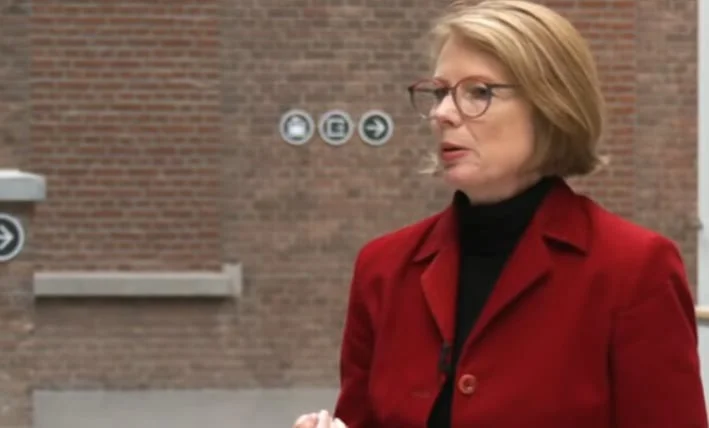 Porte-parole spéciale : Certaines visites sont toujours surveillées.