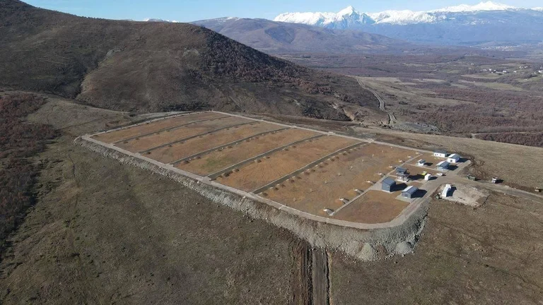 L'ambassade des États-Unis à KSF signe l'entrée d'un champ de tir
