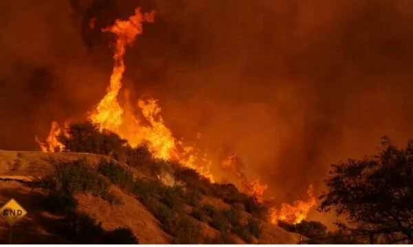 Los Angeles Fire Spreads, 31.000 persone evacuate 16mila strutture