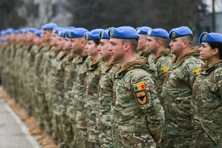 Le nouveau contingent militaire moldove quitte le Kosovo
