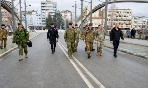 L'OTAN avec un nouveau message au pont d'Ibër, l'homme militaire de haut niveau nazi a atterri là aujourd'hui, la KFOR donne des détails