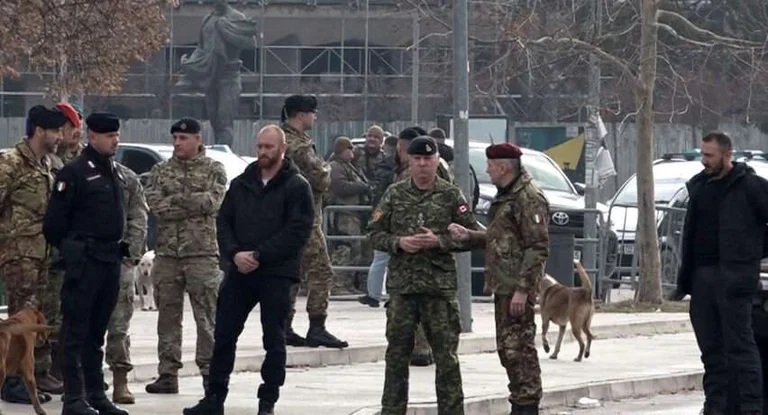 Le commandant de la KFOR visite le pont Ibri