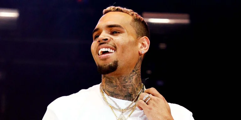Chris Brown sues das berühmte Filmunternehmen