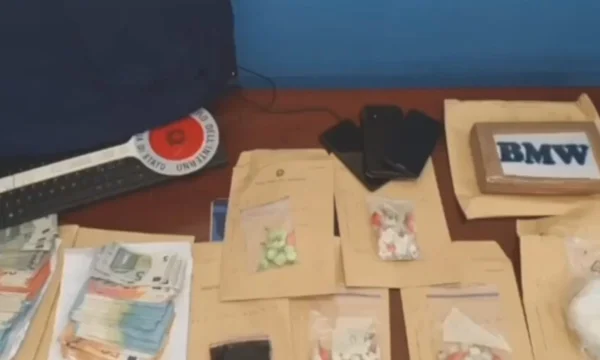 Operazione in Albania, Italia, ha colpito un gruppo di traffico di cocaina