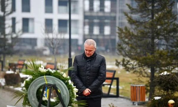 Italian ambassador after Rugova's tomb hears: Historical leader, leading Kosovo peacefully towards freedom of independence