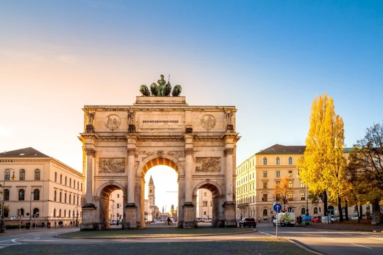 Voyagez au service confortable et excellent de München!