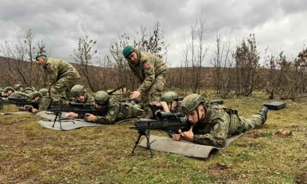 Des soldats turcs de la KFOR snipers de la KSF