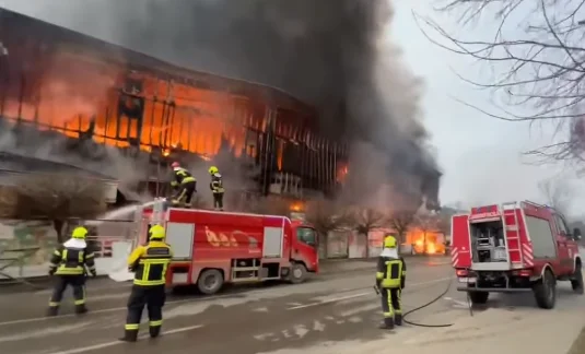 Polizei: Das Feuer in Suhareka hat auf enorme Proportionen, das Risiko der Ausbreitung genommen.
