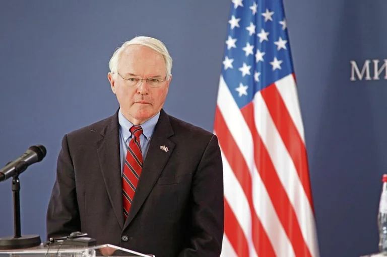 Hill term endet als US-Botschafter in Serbien