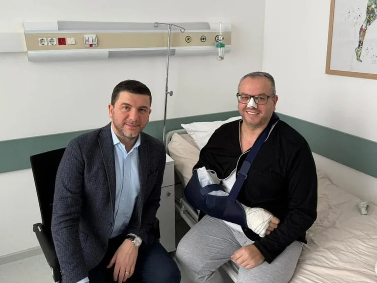 Krasniqi visits Betim Djoshi after an accident: Waiting Safely Close to Citizens
