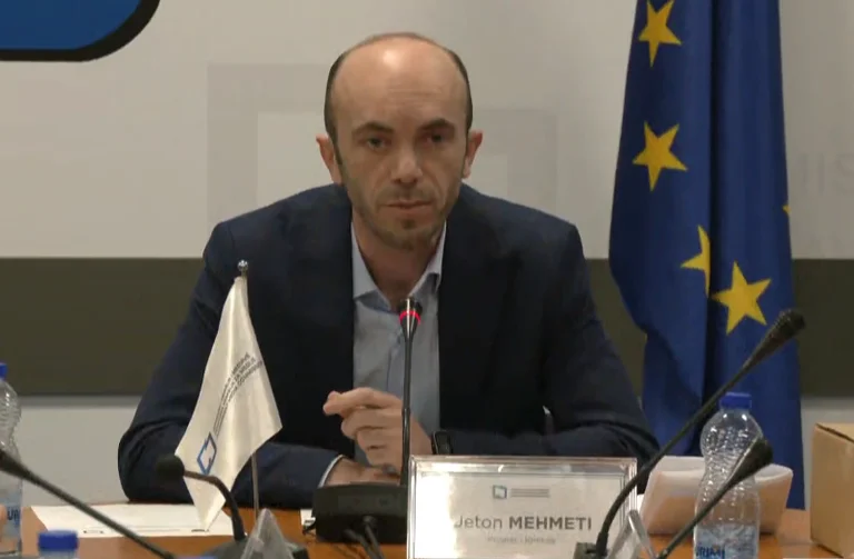 Mehmet conclut la réunion du KPM : Sécurité juridique, on ne peut pas être deux têtes dans une pièce.