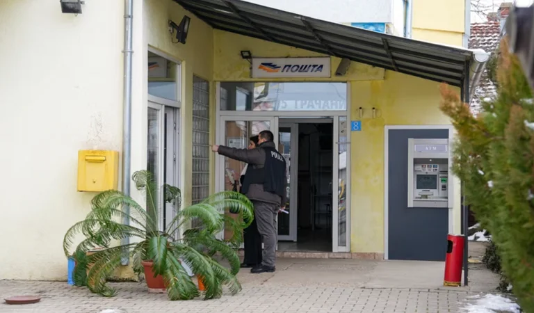 Serbs after the closure of institutions: “is not only about salaries”