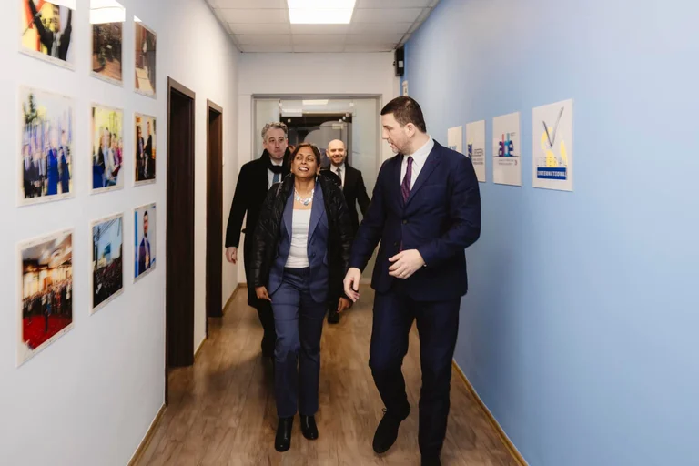 Krasniqi meets with US diplomat, talks deepening Kosovo co-operation - US