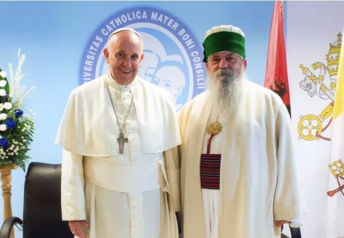 Le Pape Francescu accueille Baba Mondin au Vatican, bénit la création de l'État de Bektash