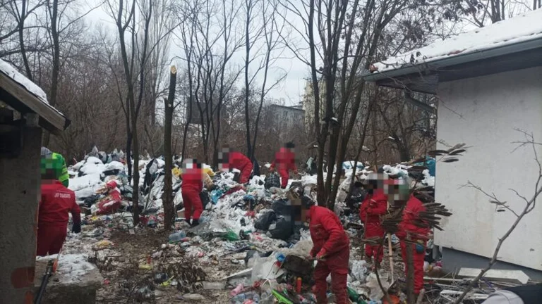 Kosovo police remove waste depot in northern Mitrovica