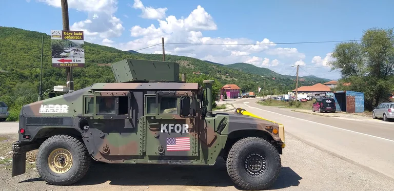 KFOR : La situation au Kosovo est calme mais fragile, avec des patrouilles de police dans le nord