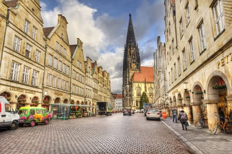 Billets gratuits, voyage de Münster à Pristina avec Pristina Tickett!