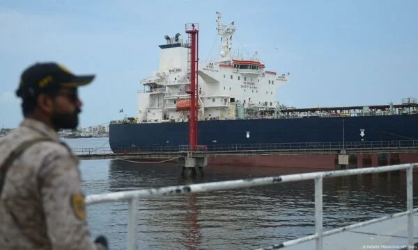 DW: US sanctions against Moscow increase oil prices