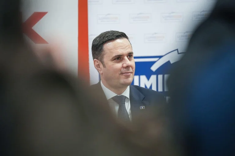 Abdixhiku dans l'année révèle le programme pour l'éducation: L'apprentissage quotidien, 150-euro compétents et nouveaux nids