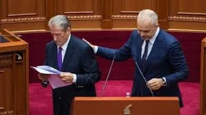 Sali Berisha kërkon debat televiziv me Edi Ramën