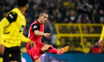 Jakas Leverkusen gewinnt das feurige Derby für Dortmund
