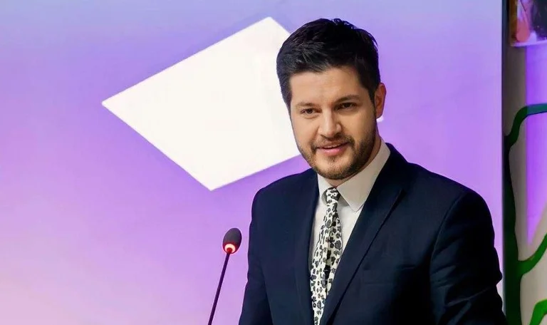 Marevci ironizon me Kurtin: Po ardhka në Ferizaj me përuru, çfarë andrre isha kanë tu pa