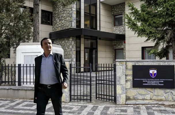 Kurti nuk pyet për ligj: I “shpallë luftë” Kushtetueses, kërkon 500 mijë vota që “t’iu përgjigjet atyre”