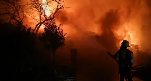 Mbyllen disa shkolla për shkak të zjarreve dhe erërave të forta në California