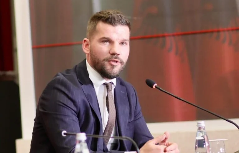 Serbët bllokojnë rrugën në Bujanoc për Krishtlindje, Lutfiu: Tentuan të futen edhe në komunë, shteti i motivon huliganët