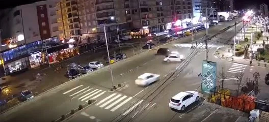 Pamje dramatike: Momenti kur përplasen tri vetura në Prizren