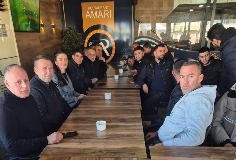 Rrahman Rama diskuton me qytetarët e Bardhoshit: Kosova mundet ma mirë