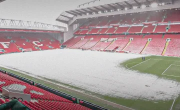 Großer Schnee in Anfield, entscheidet sich über das Schicksal des Liverpool-Manchester United Spiels.