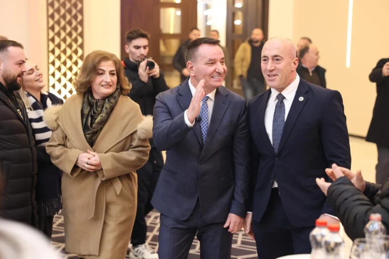 AAK tubim me qytetarë në Gjakovë, Lekaj: Mbështetjen tuaj do ta kthejmë në punë e përkushtim