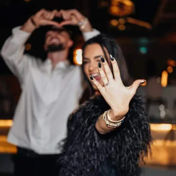 C'est le petit ami de Kida, qui a proposé le mariage à Dubaï.