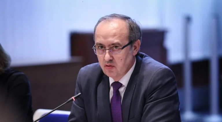 Réductions d'énergie, Hoti au gouvernement : Propagande et incapable