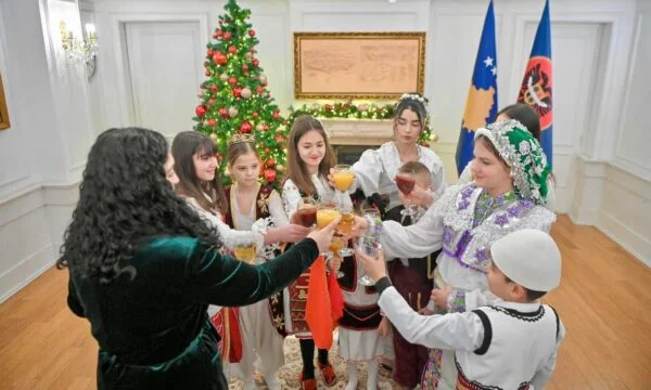 Osman rencontre des enfants de toutes les communautés : le Kosovo appartient à tous ses citoyens
